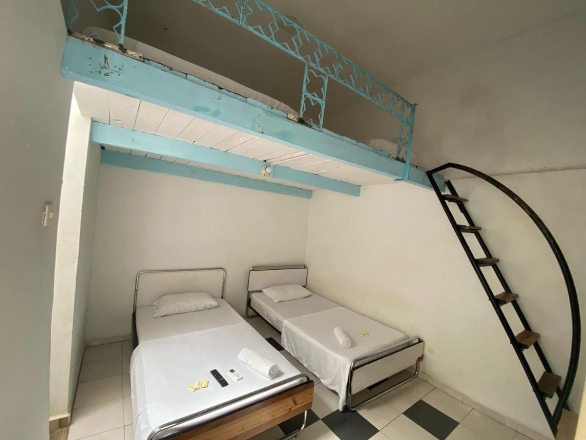 Petronio'S Hostel Cali Zewnętrze zdjęcie